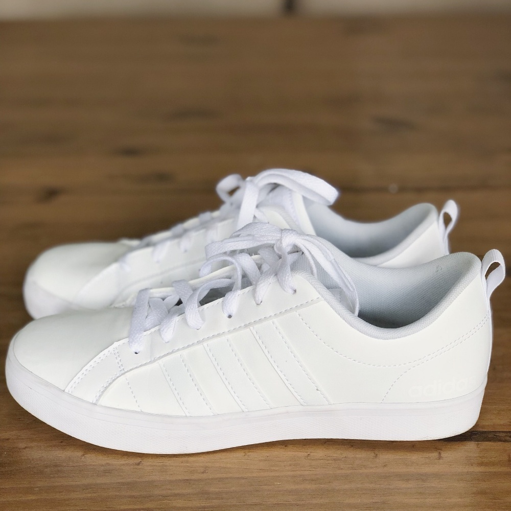 Almost NEW Adidas low top shoes